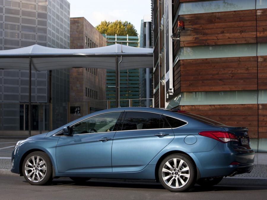  Hyundai i40 Sedan 2011 года  (фото 2 из 39)